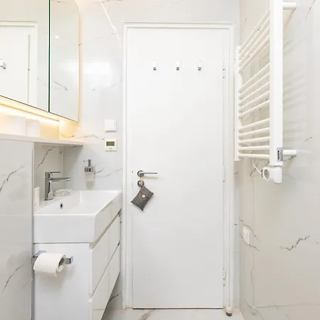Spacious 2bd In *