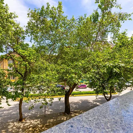 Spacious 2bd In Appartement