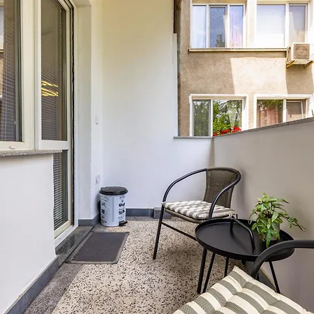 Spacious 2bd In Appartement *