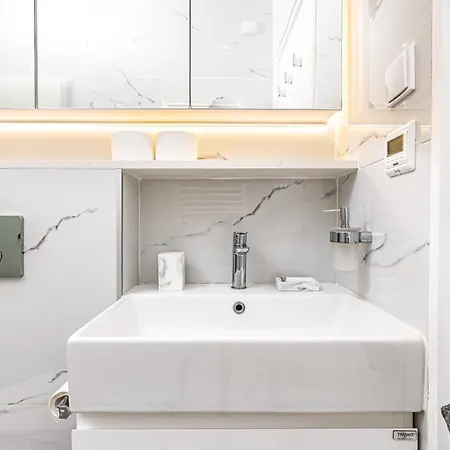 Spacious 2bd In Appartement *