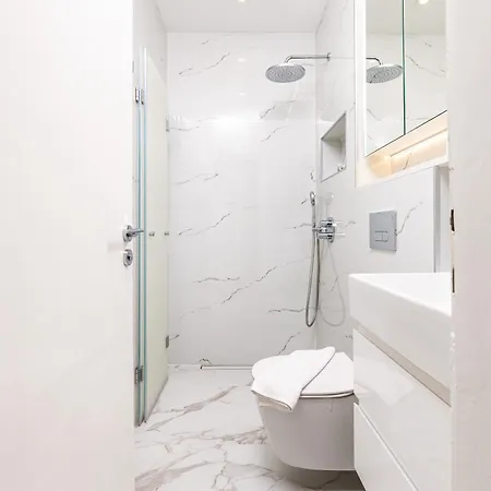 Spacious 2bd In Appartement